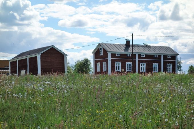 Talvensaari nykyasussaan. Yli 200-vuotias talo on palkittu Lapin Rakennusperinneyhdistyksen Hurrikas-palkinnolla.